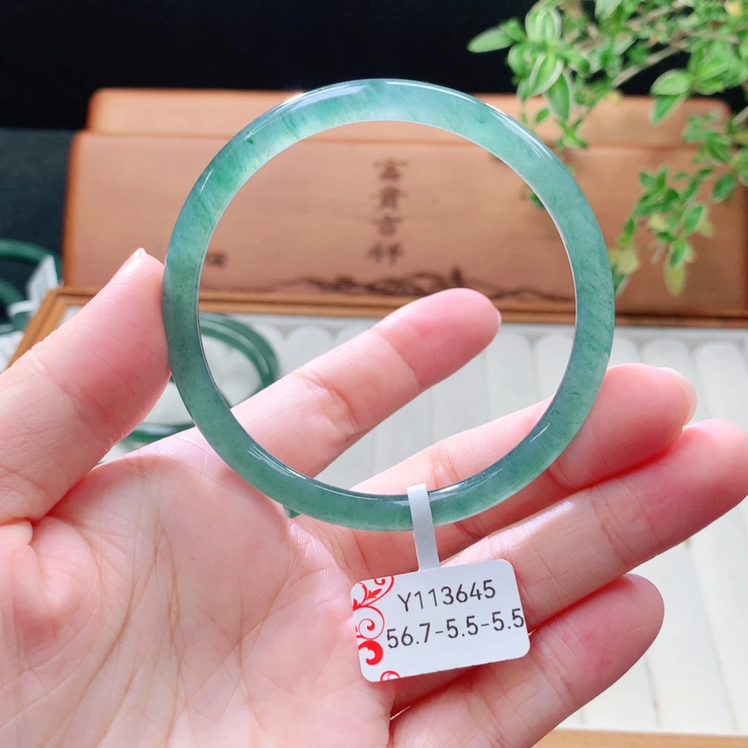 未镶嵌手镯（圆镯）翡翠