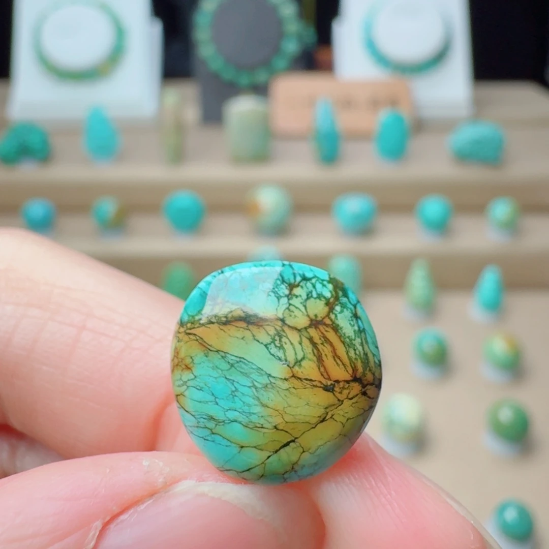 绿松石未镶嵌颈饰