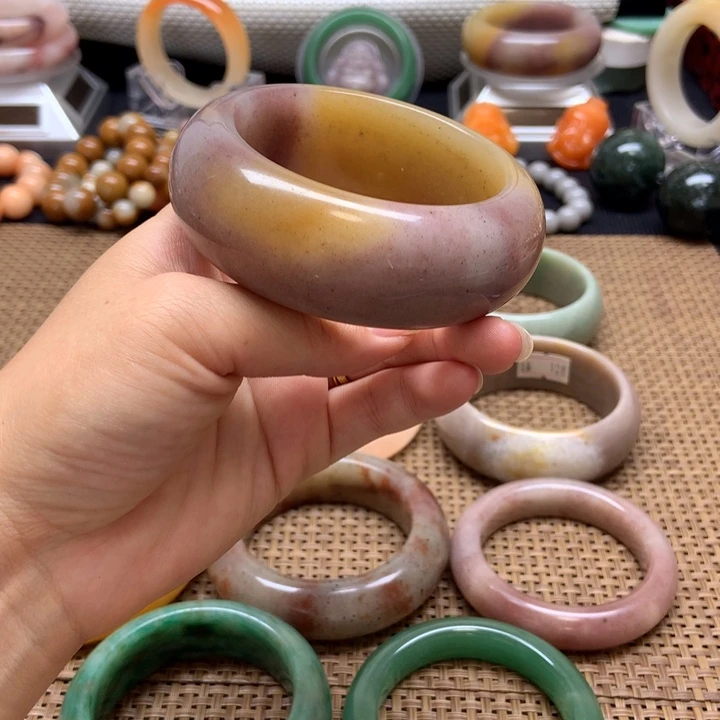 石英质玉手镯未镶嵌