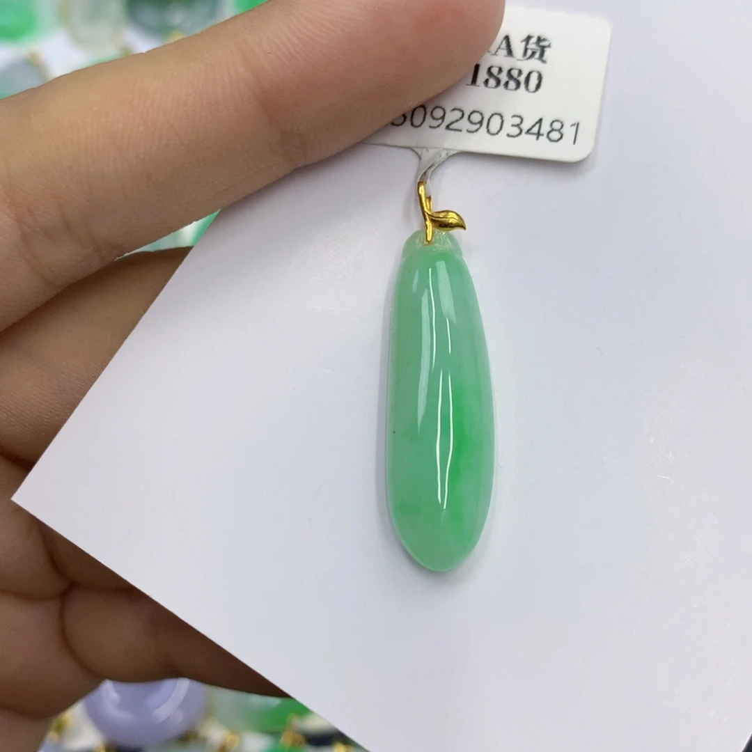 翡翠18K金镶嵌颈饰翡翠