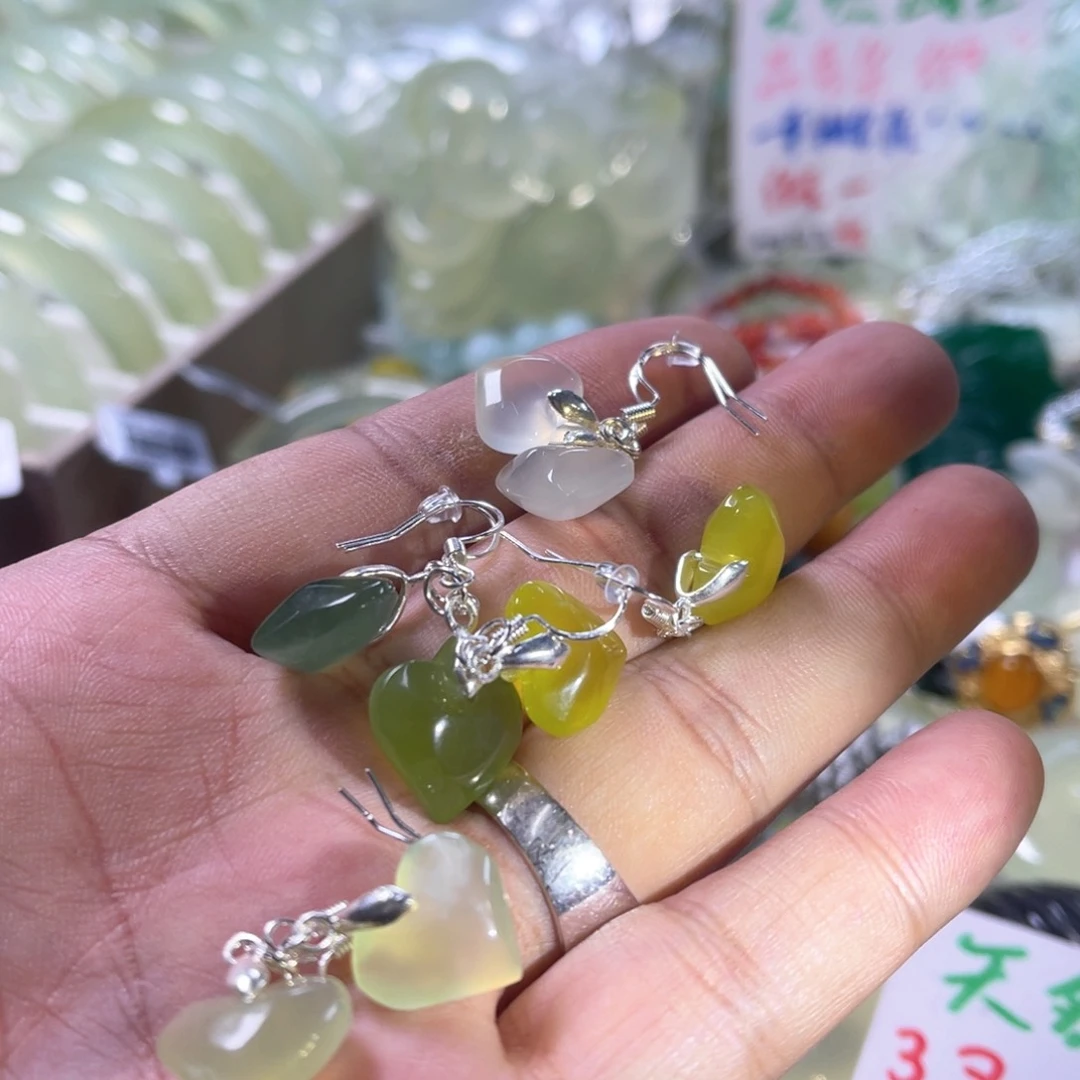 未镶嵌蛇纹石玉颈饰