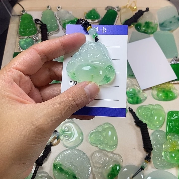 平***心翡翠未镶嵌颈饰佛公公