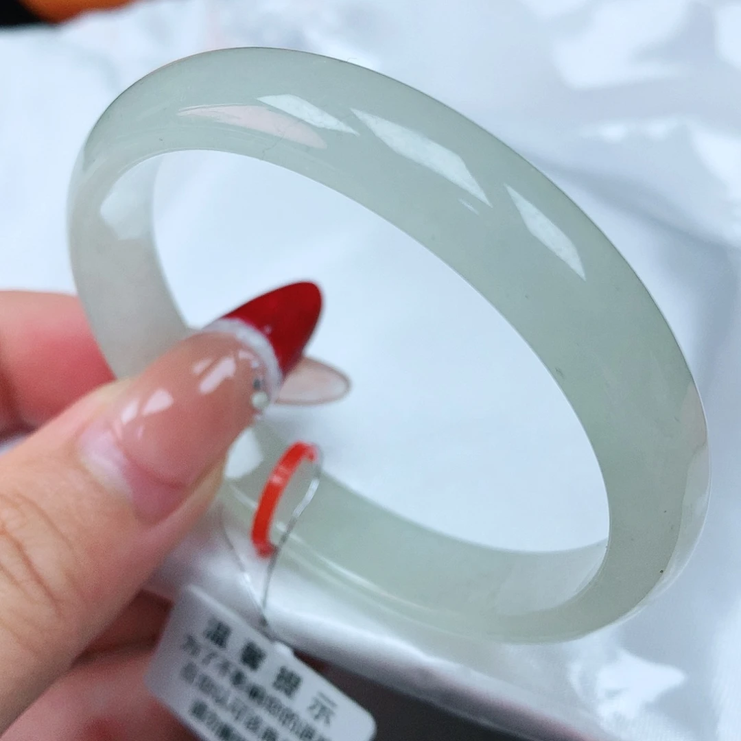 翡翠手镯未镶嵌54贵