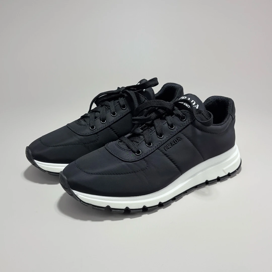 99新 Prada/普拉达 普拉达字母LOGO尼龙运动鞋9.5码 99新 13909