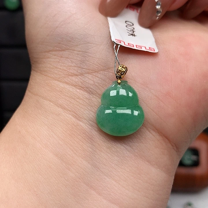 翡翠18K金镶嵌挂件葫芦