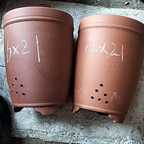 红泥三线两个花盆花泥