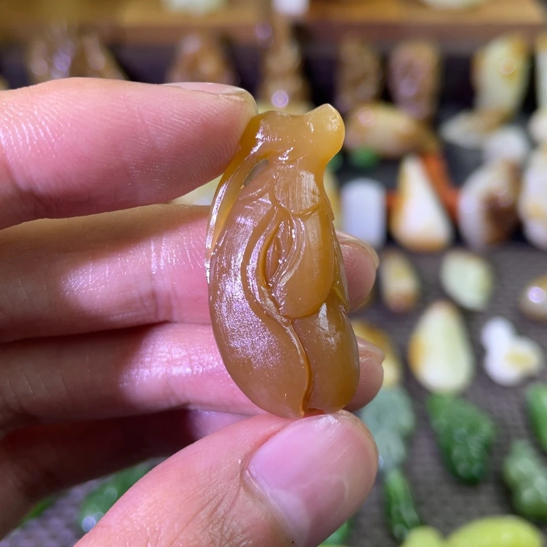 颈饰未镶嵌和田玉且末红糖玉兰花