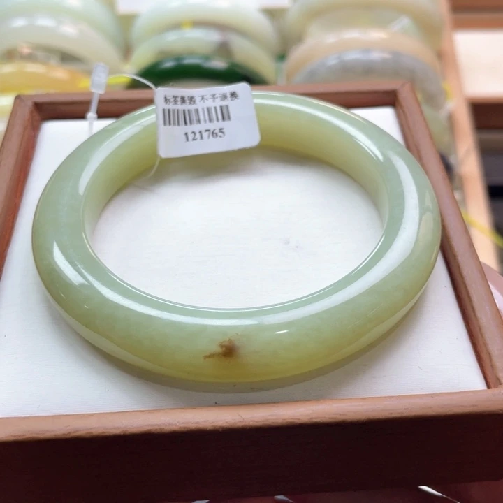 【闪购商品】和田玉手镯未镶嵌35 60