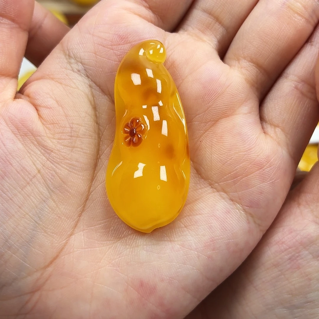 蜜蜡颈饰未镶嵌焦皮料俏色福豆