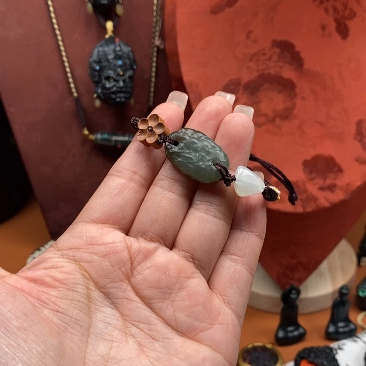 颈饰未镶嵌和田玉