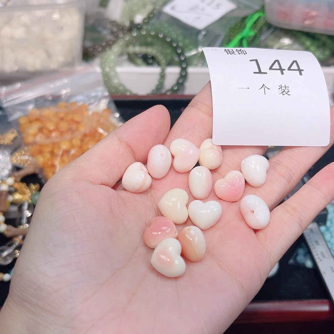 未镶嵌珠宝半成品水晶144 。
