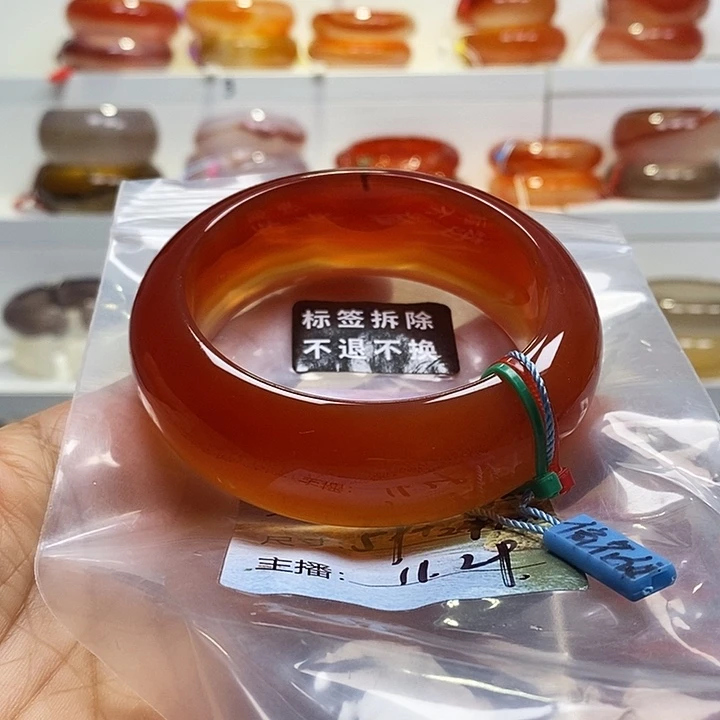 *****玛瑙/玉髓未镶嵌手镯俏色纹雾