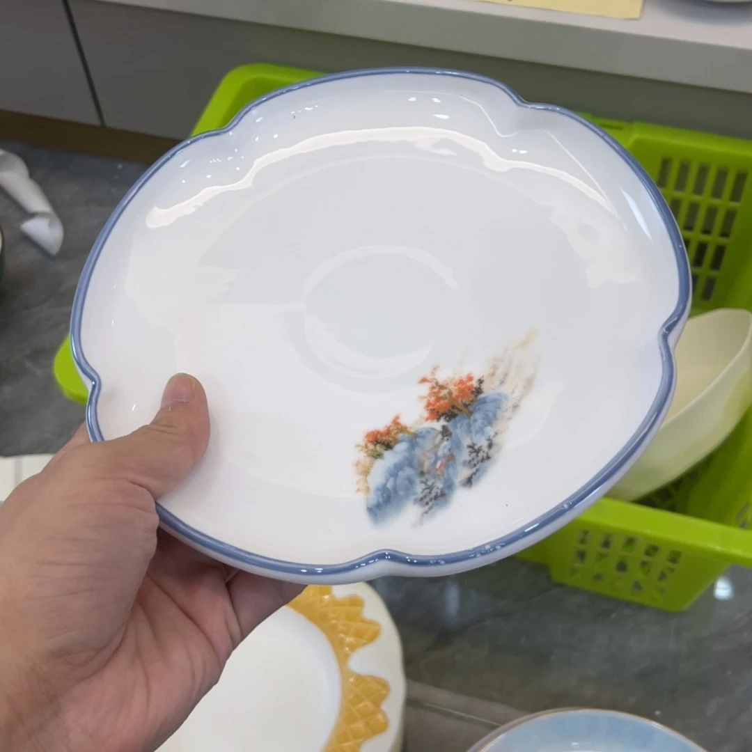 陶瓷微瑕餐具介意勿拍，满18飞！