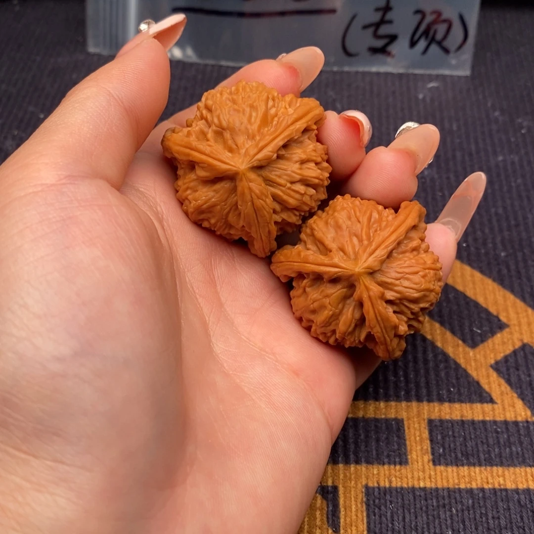 雨***行文玩核桃吊坠白狮子