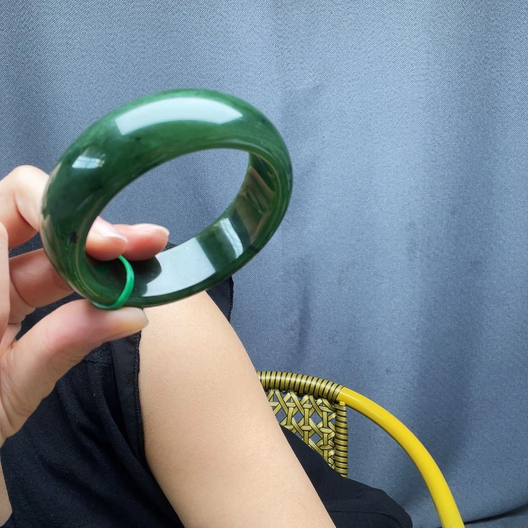 开***心和田玉未镶嵌手镯