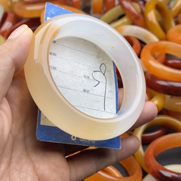 未镶嵌手镯石英质玉