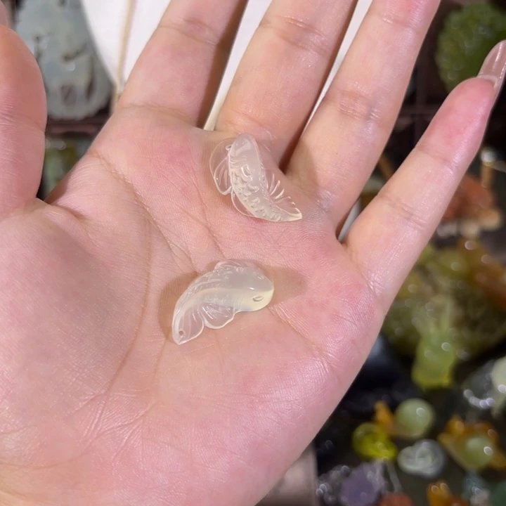 蛇纹石玉合金颈饰以**马