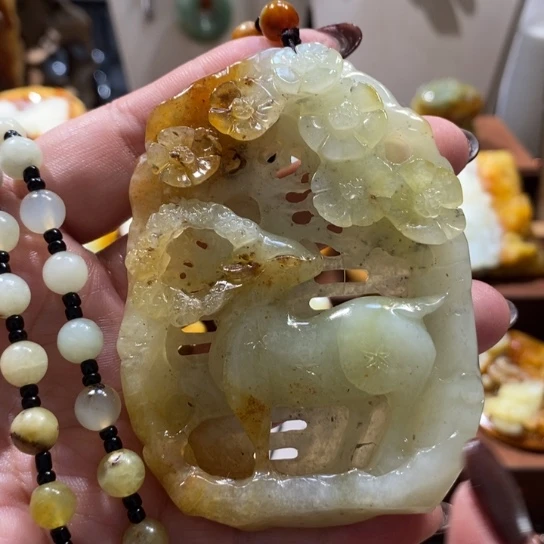 蛇纹石玉未镶嵌颈饰