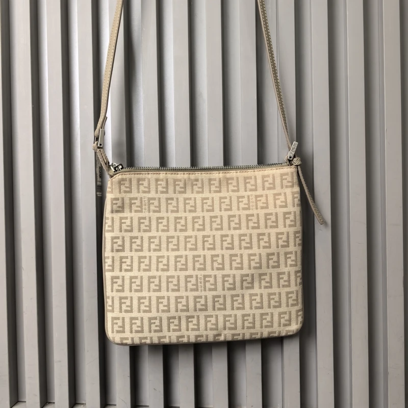 95新 FENDI/芬迪 兔兔奢G/芬迪斜挎包/30216
