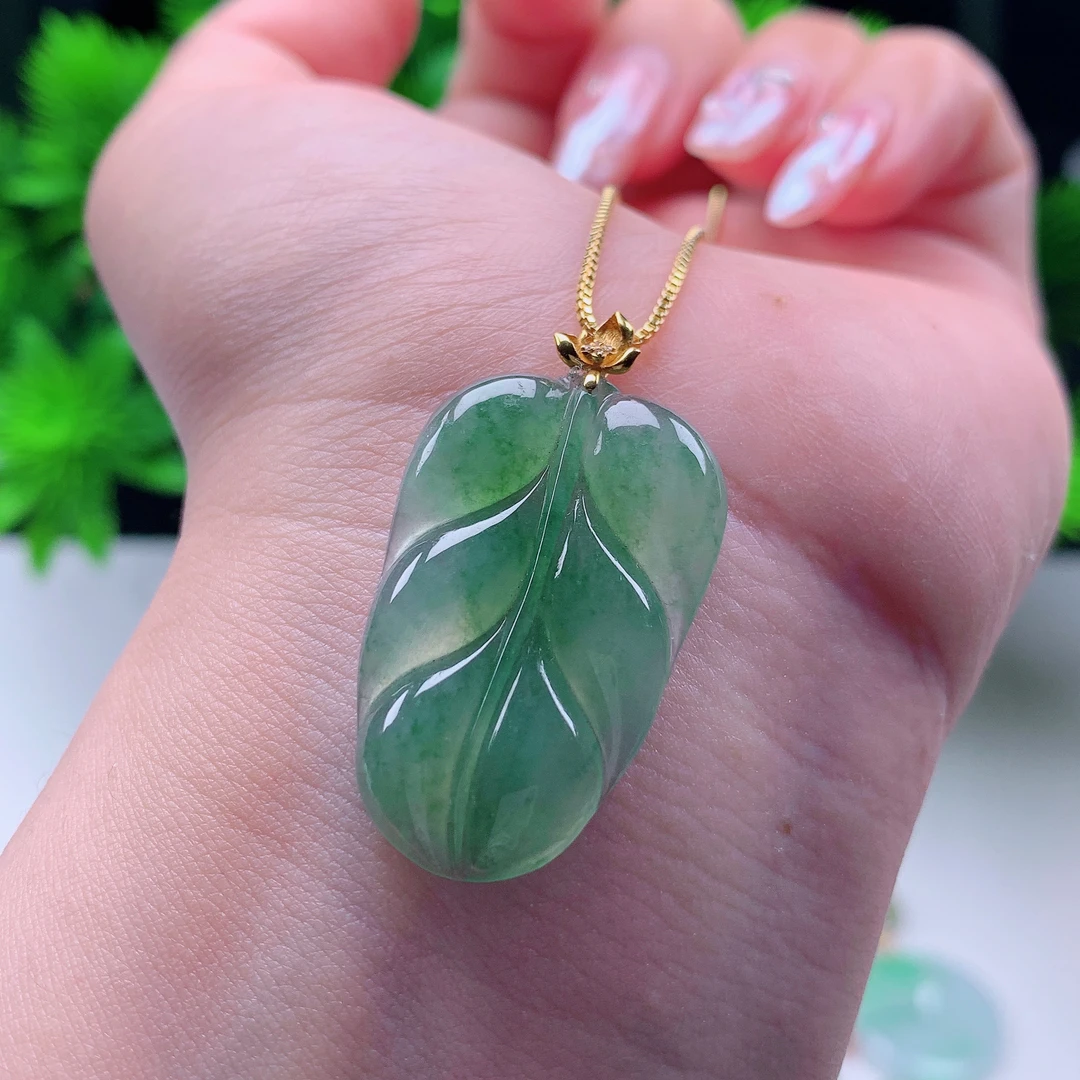 天然缅甸翡翠18K镶嵌叶子吊坠、179尺寸35.9×19.7×3.5（下单咨询）