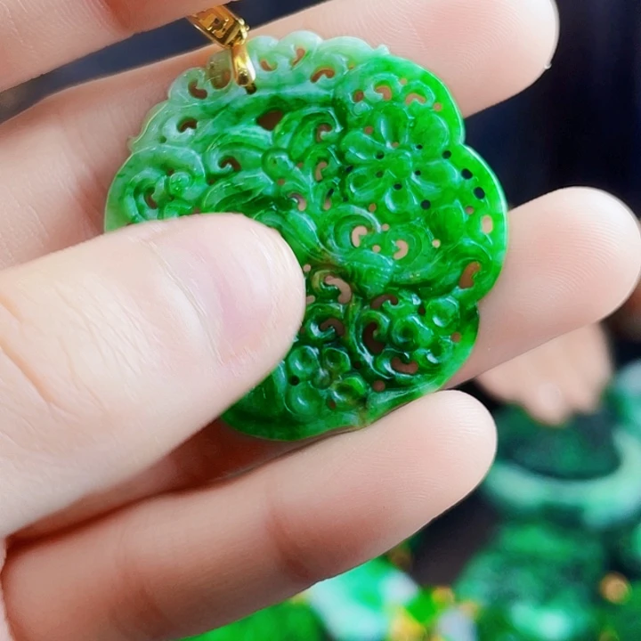 翡翠18K金镶嵌颈饰多样性