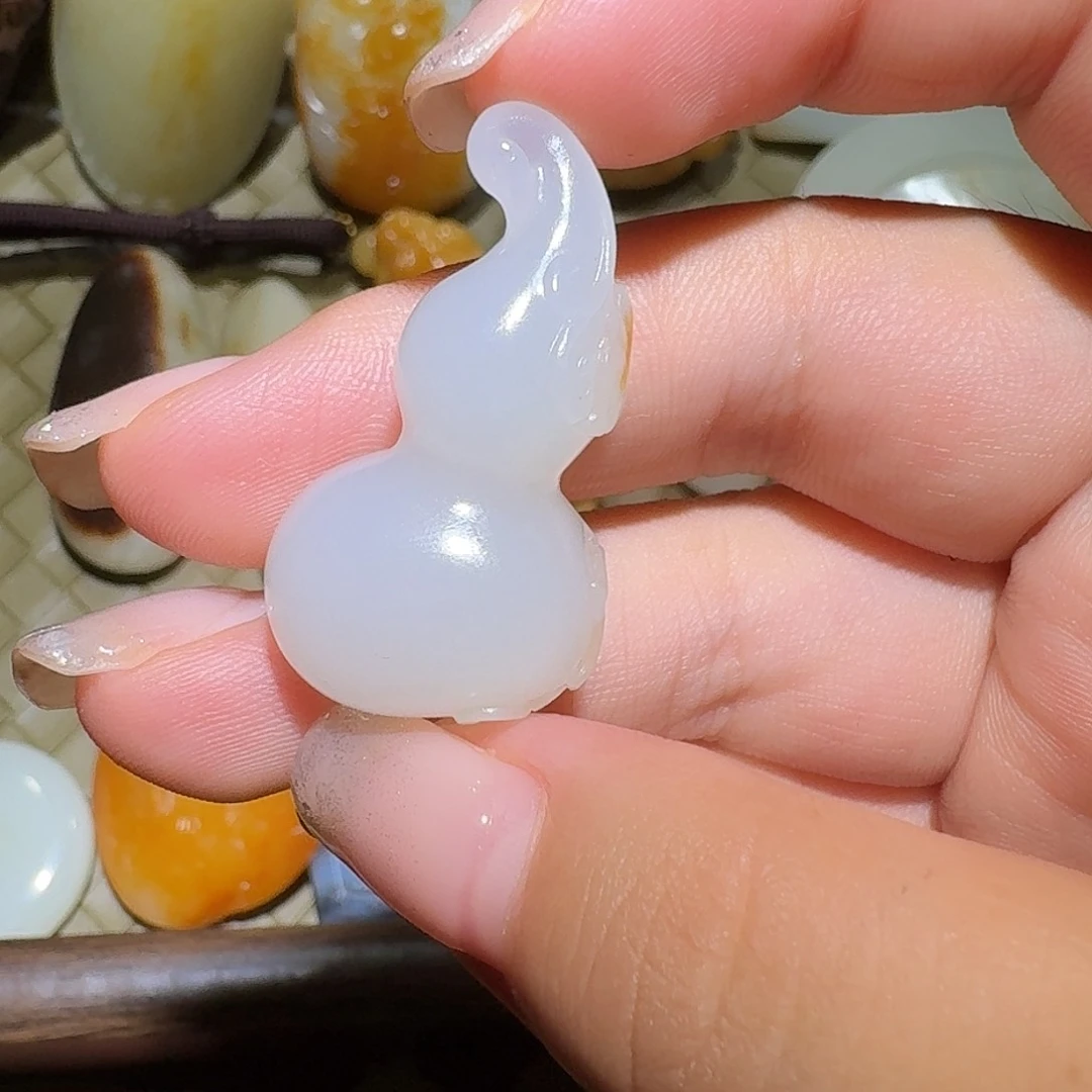 安***公和田玉未镶嵌颈饰