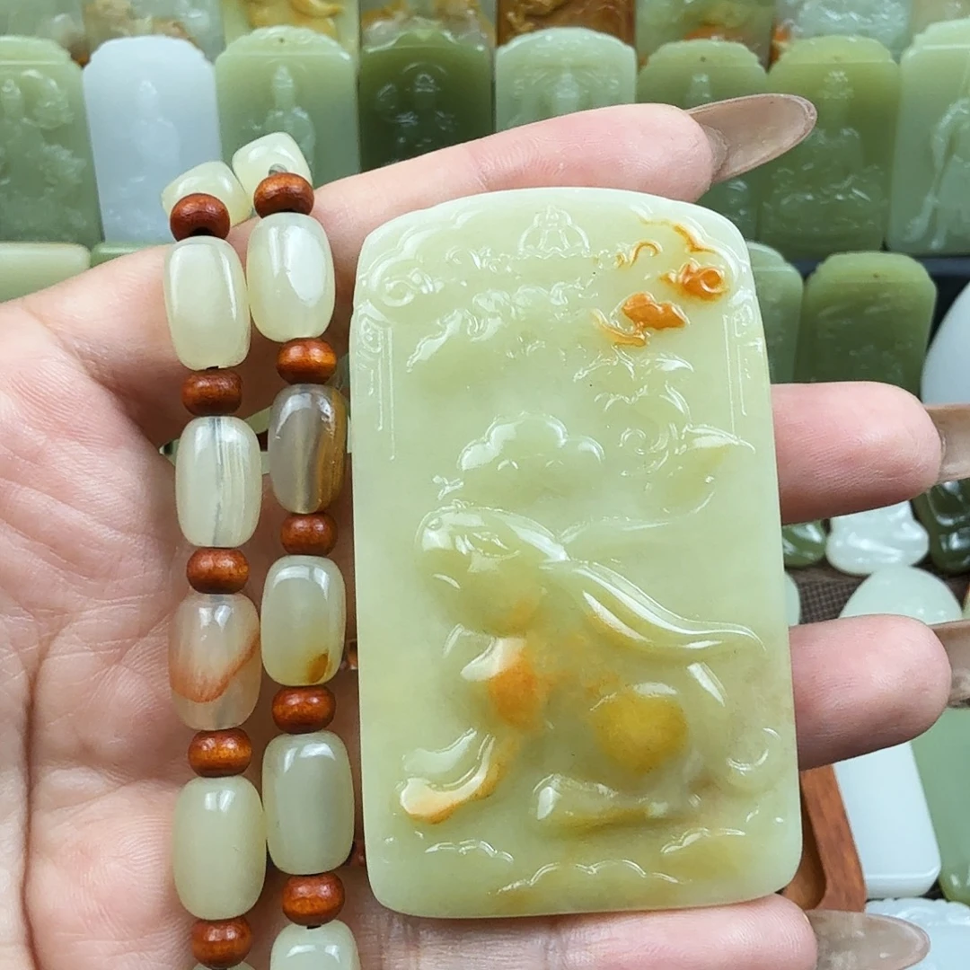 果绿色花皮生肖兔吊坠
