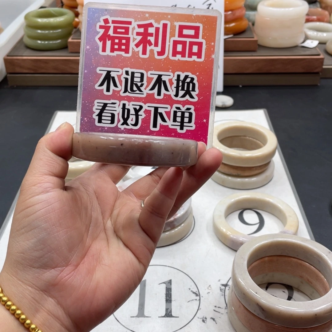 希***毅未镶嵌手镯石英质玉