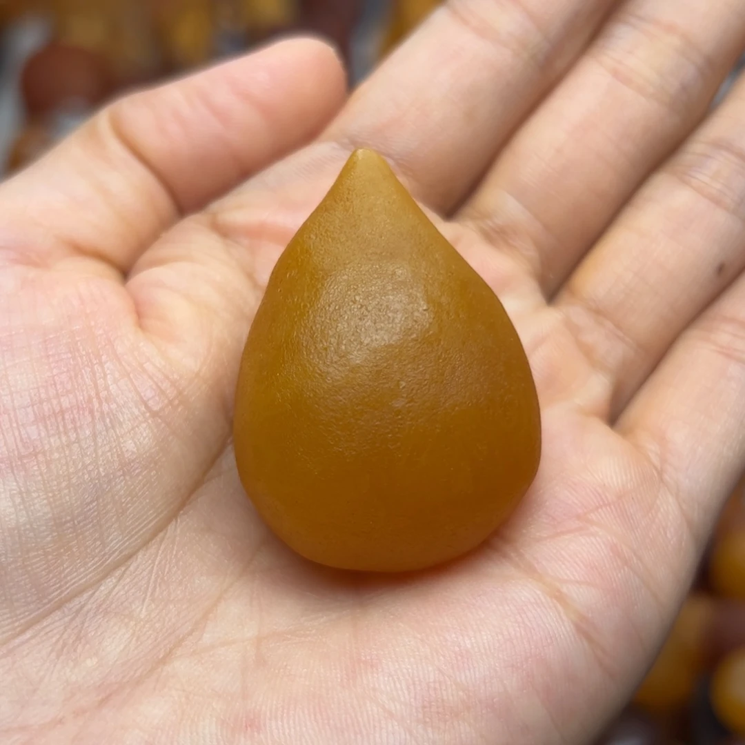 未镶嵌琥珀裸石会****英天然蜜蜡