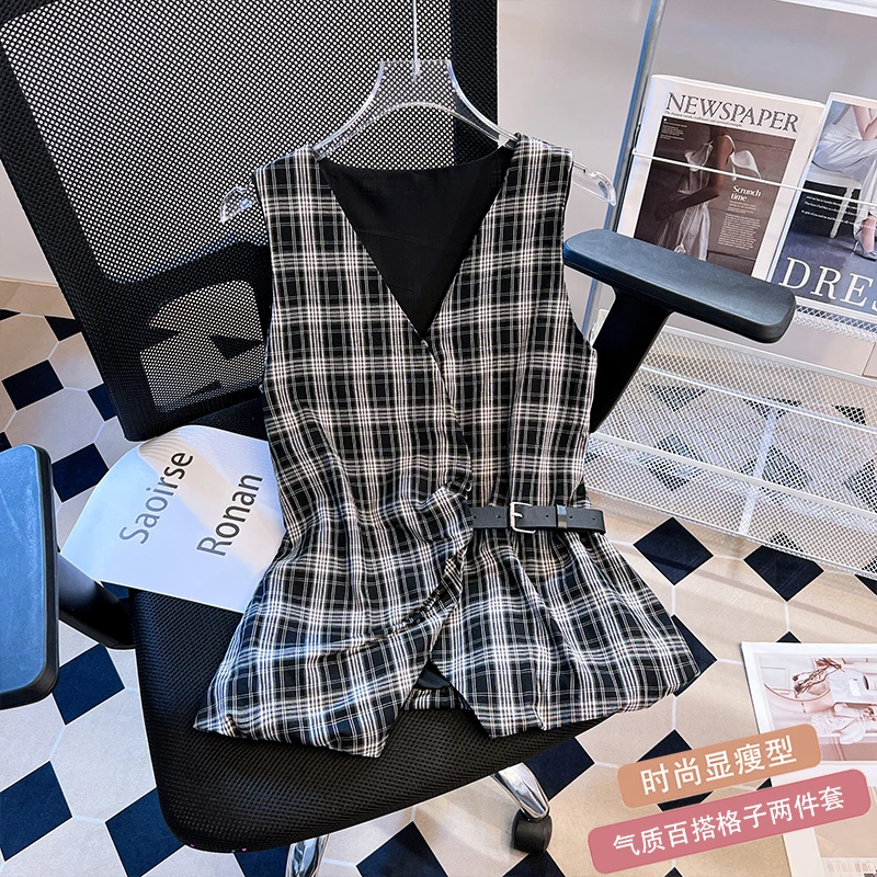 法式气质复古格纹V领小众设计侧系皮扣收腰显瘦无袖背心时尚衬衫