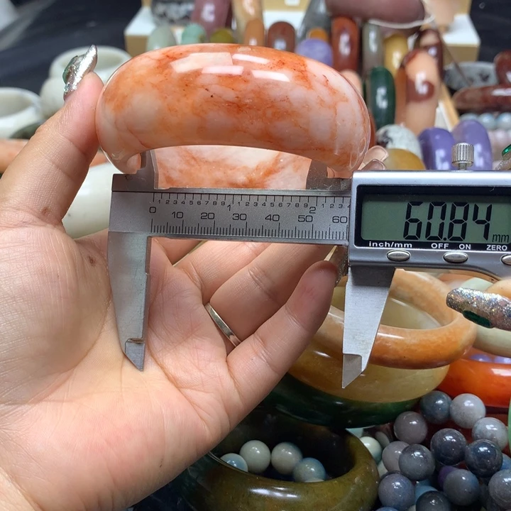 未镶嵌手镯石英质玉