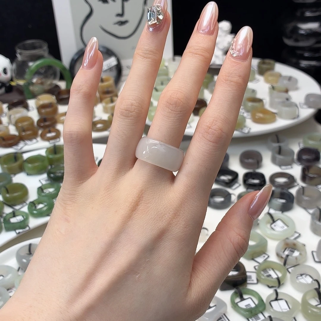 W***U和田玉（糖玉）未镶嵌戒指z45冰透白方圆16.7