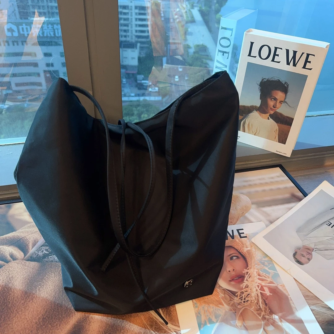 【静静衣橱】新款耐脏托特包休闲磁扣黑色单肩包1901