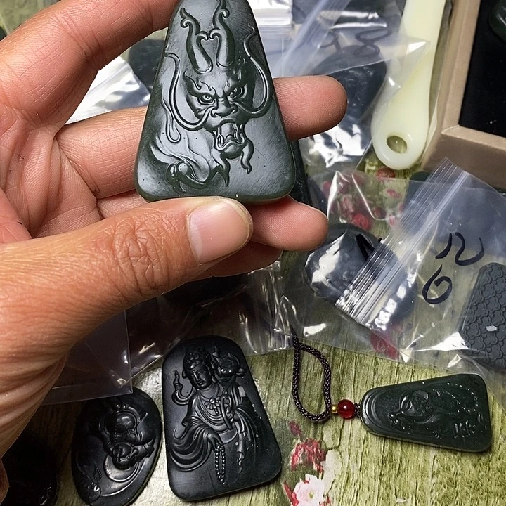 和田玉未镶嵌颈饰