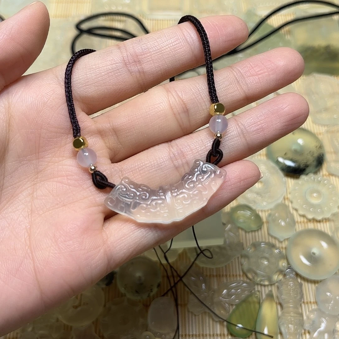 承***锦未镶嵌岫玉颈饰吊坠