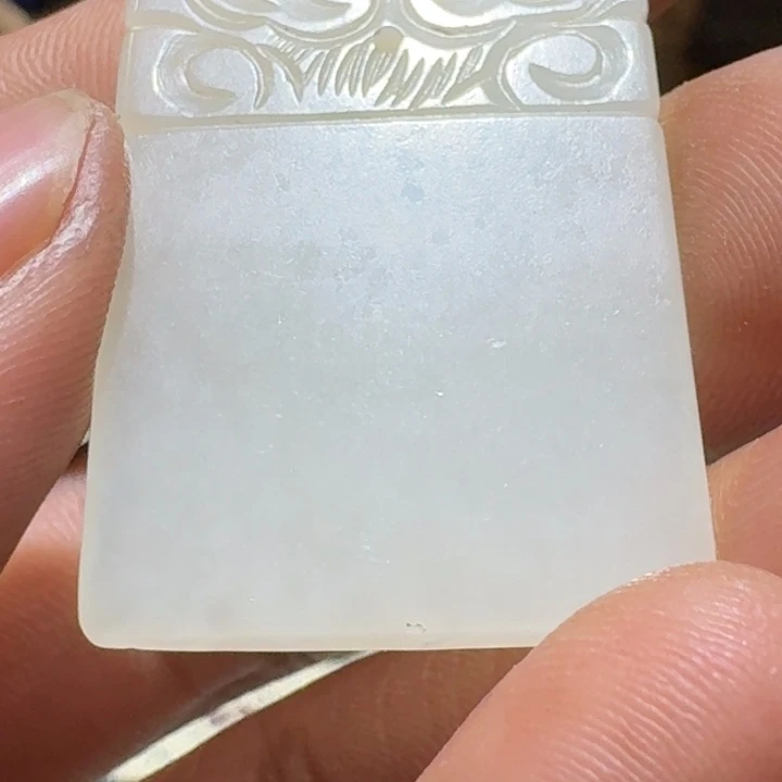 和田玉（糖玉）颈饰未镶嵌狮**奇