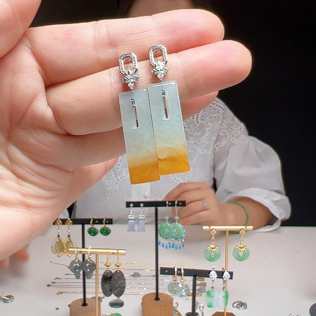 18K金镶嵌翡翠耳饰天然翡翠