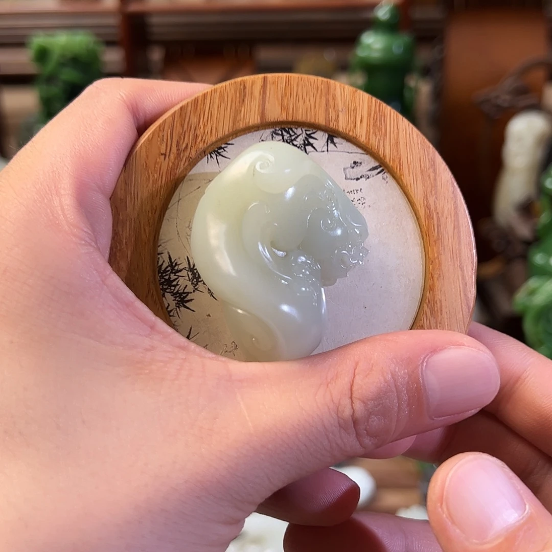 小***淇和田玉未镶嵌颈饰