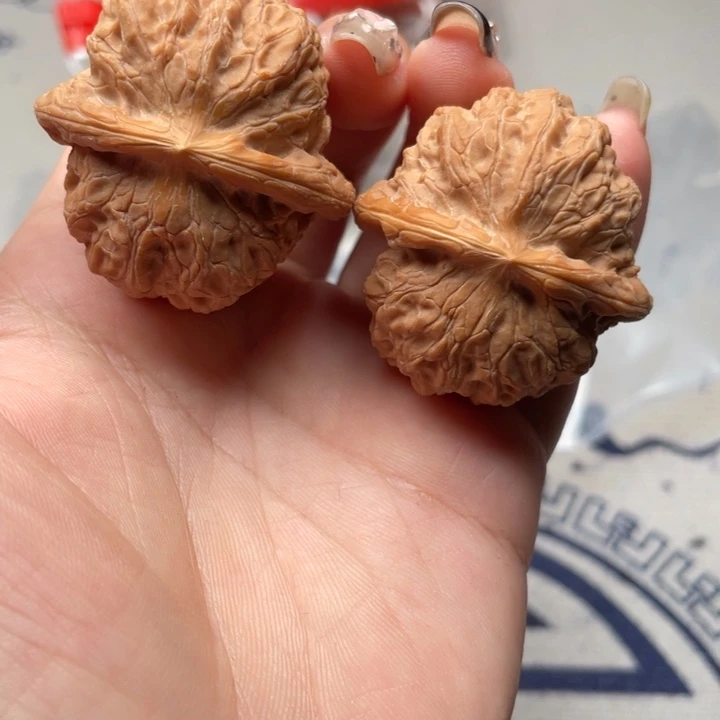 王***️文玩核桃吊坠血麒麟37