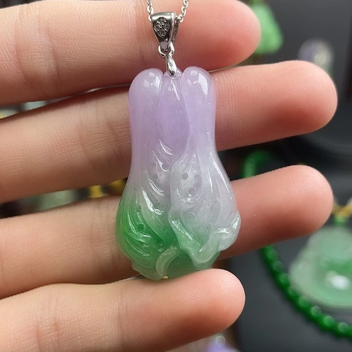 翡翠未镶嵌吊坠(赠链)