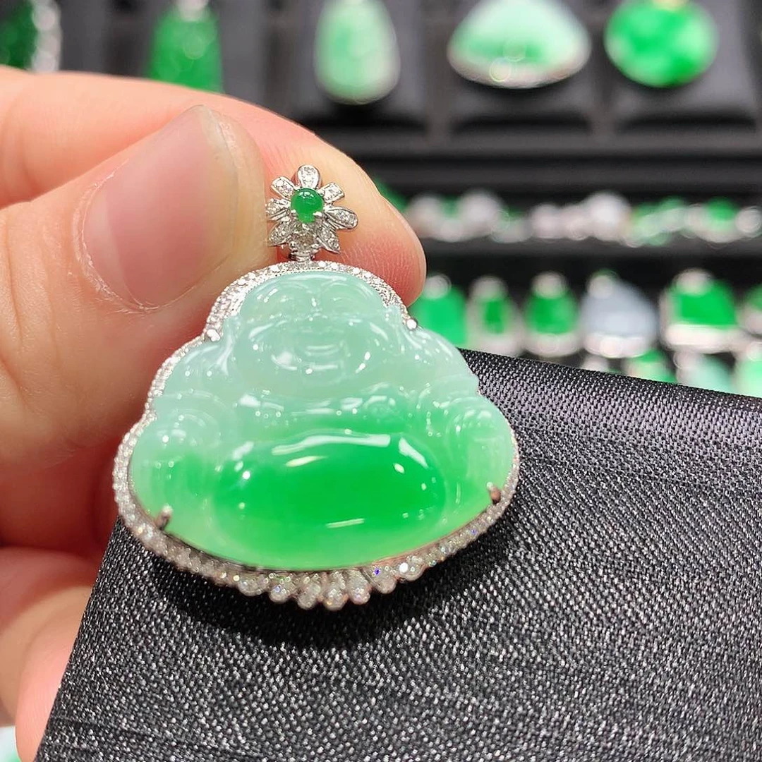 翡翠18K金镶嵌颈饰佛公