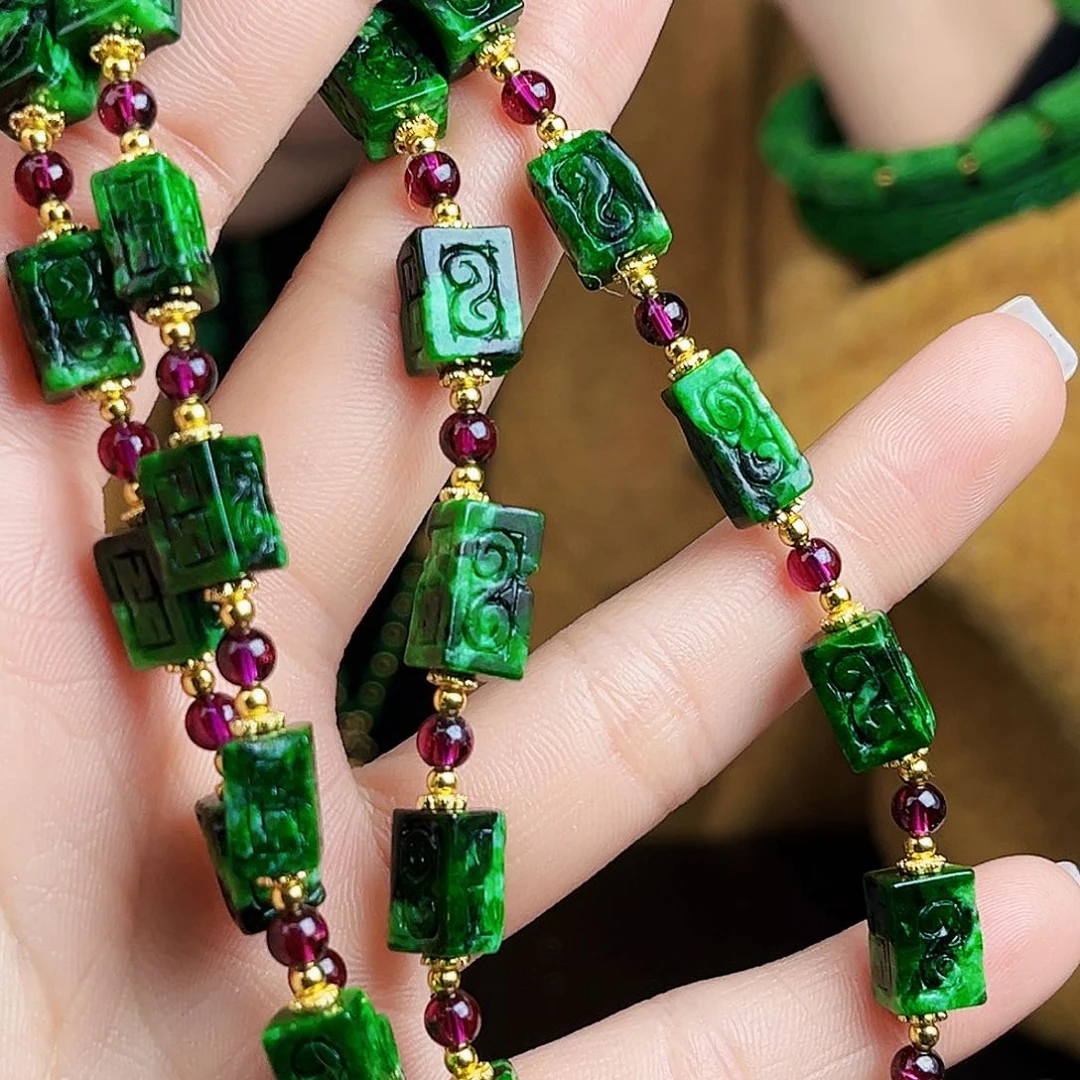 颈饰未镶嵌翡翠多样性