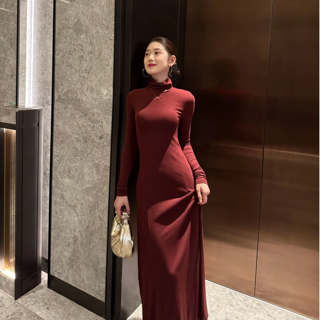 小众宴会针织酒红贵气修身连衣裙秋高级感礼服温柔显瘦气质长裙女