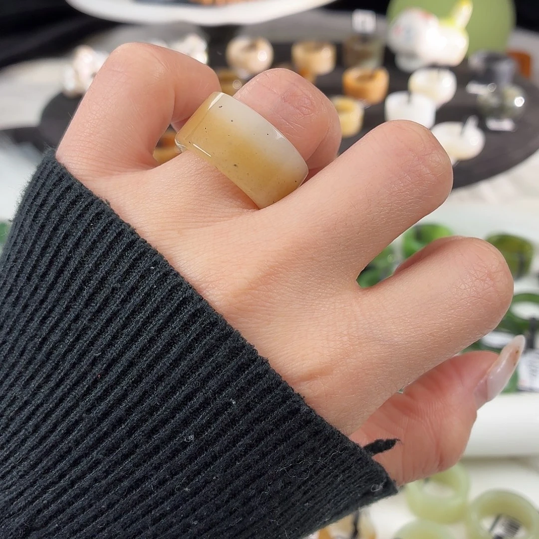 和田玉未镶嵌戒指S66点墨糖白圆切17.2