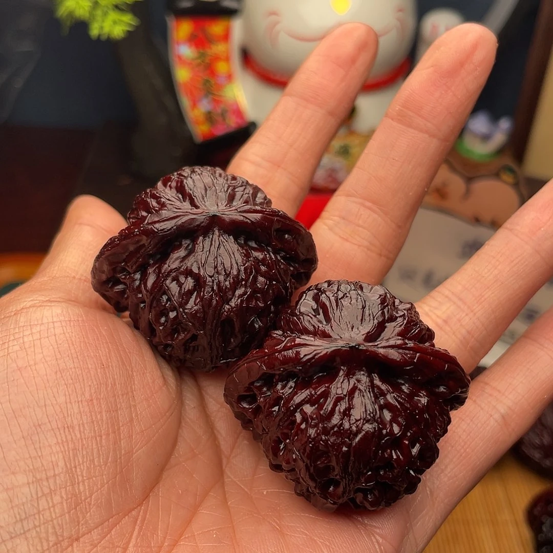吊坠文玩核桃?全红灯
