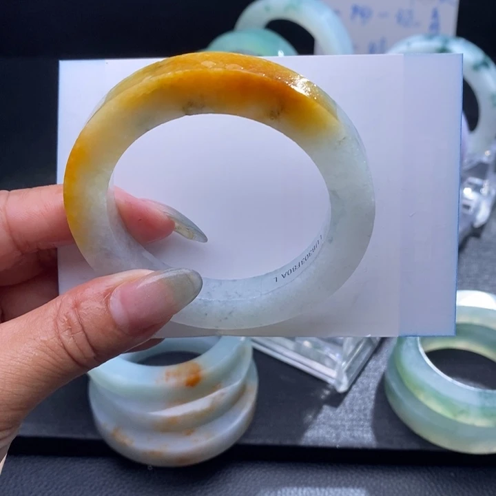 定制翡翠未镶嵌翡翠手镯