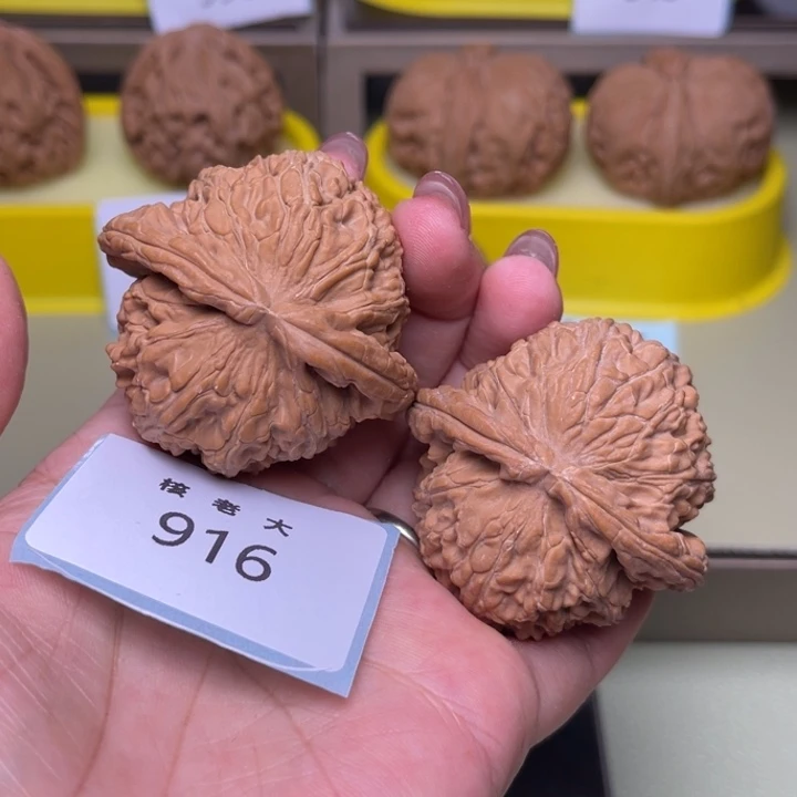 文玩核桃把件白狮子47.916