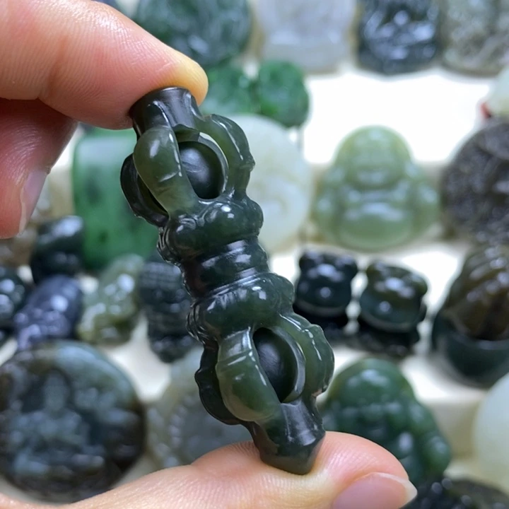 和田玉未镶嵌颈饰