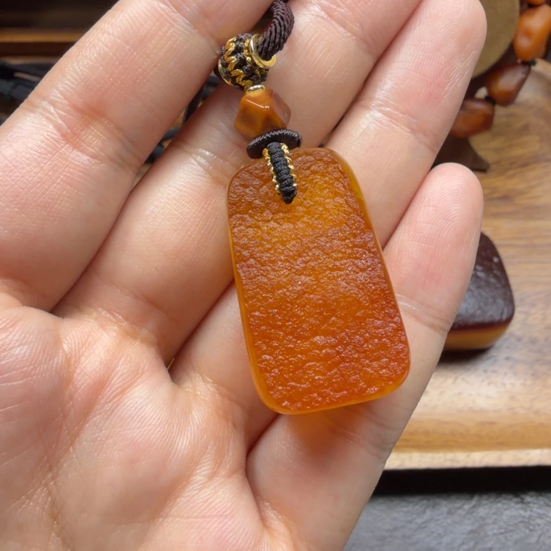 琥珀未镶嵌吊坠(赠链)