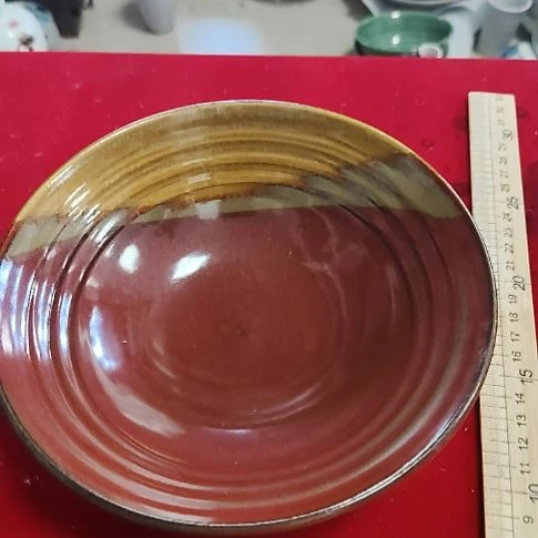 瓷片瓷片，各种摆件，均有瑕疵。沙锅！